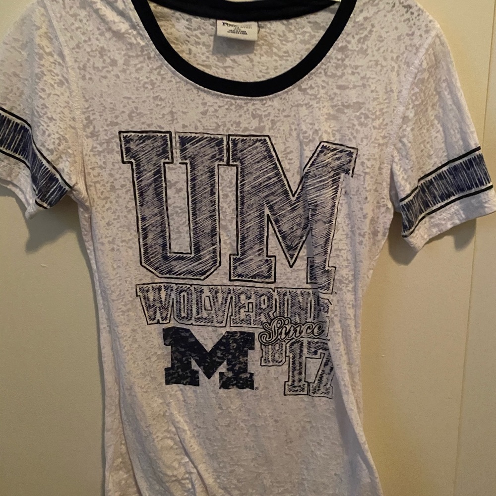 U of M Michigan shirt